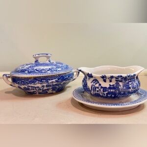 VINTAGE BLUE WILLOW CHILDS TEA SET TUREEEN AND GRAVY BOAT BLUE CHINOISERIE